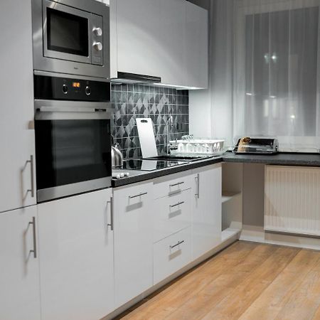 Crystal Guesthouse วอร์ซอ ภายนอก รูปภาพ