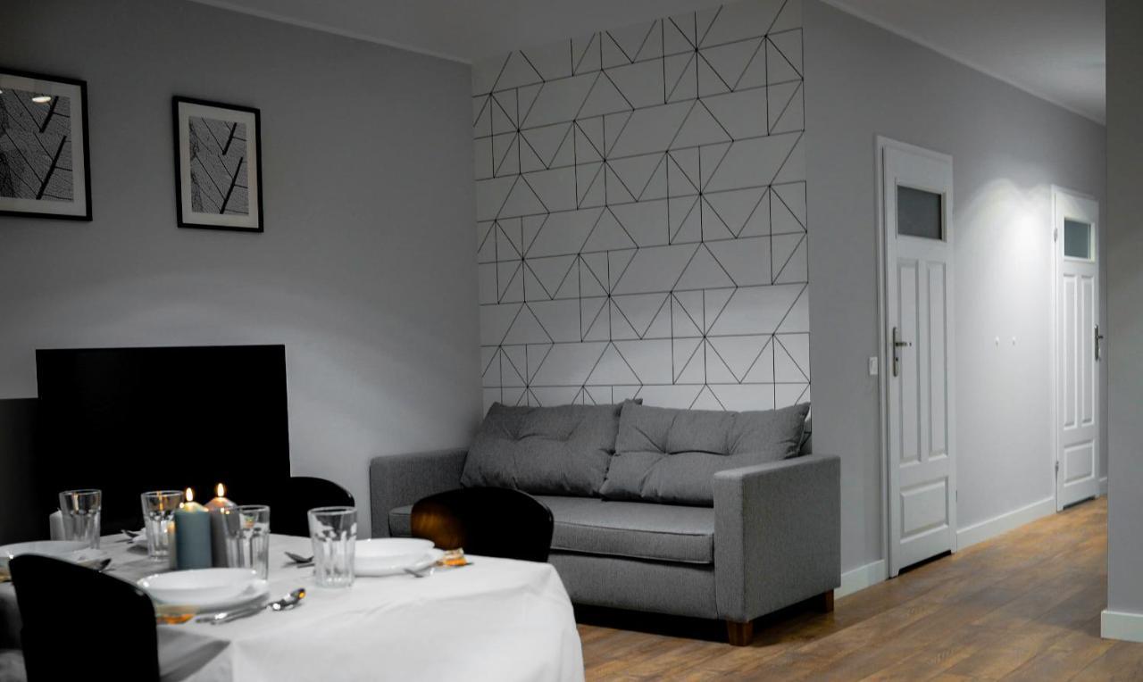 Crystal Guesthouse วอร์ซอ ภายนอก รูปภาพ