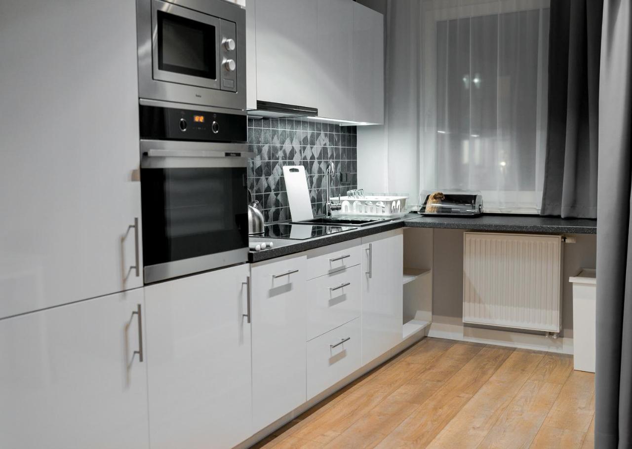 Crystal Guesthouse วอร์ซอ ภายนอก รูปภาพ