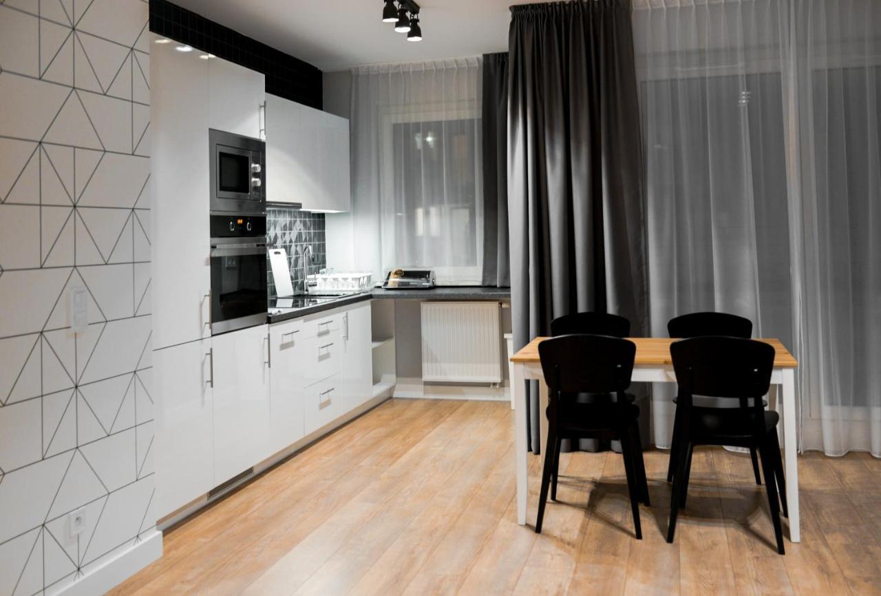 Crystal Guesthouse วอร์ซอ ภายนอก รูปภาพ