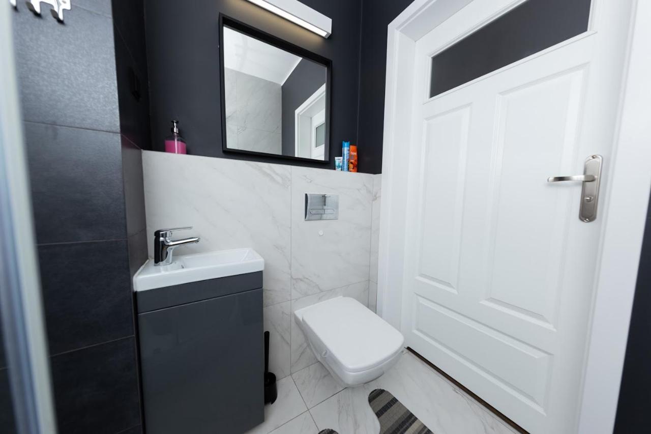 Crystal Guesthouse วอร์ซอ ภายนอก รูปภาพ