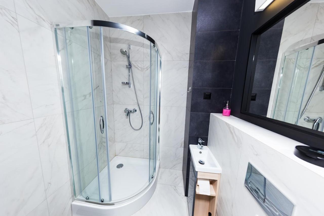 Crystal Guesthouse วอร์ซอ ภายนอก รูปภาพ